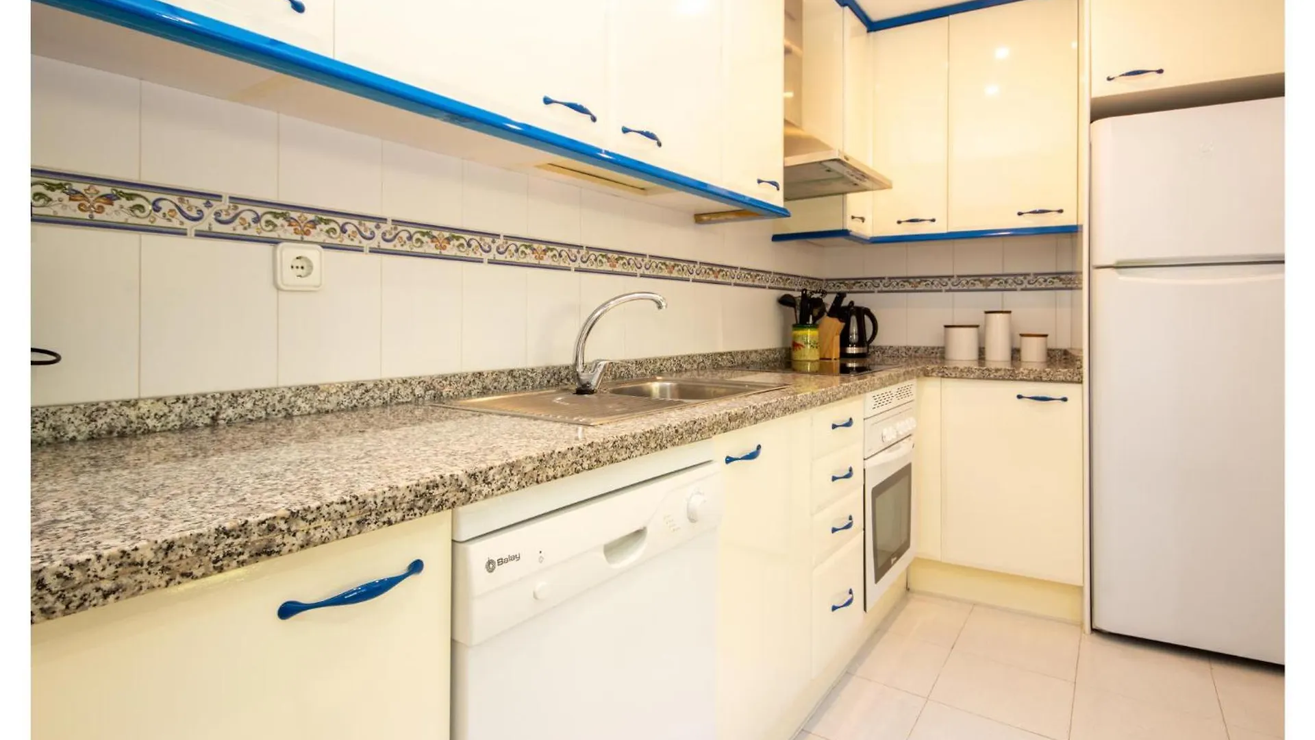 2 Bedroom Nice Apartment In Manilva Espagne